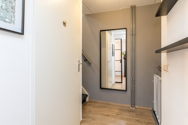 Foto - Te koop: Moderne instapklare drive-inwoning met garage, 3 slaapkamers, balkon met prachtig uitzicht en geheel bestraatte onderhoudsvriendelijke tuin met tuinkamer gelegen aan de rand van Heerlen.
